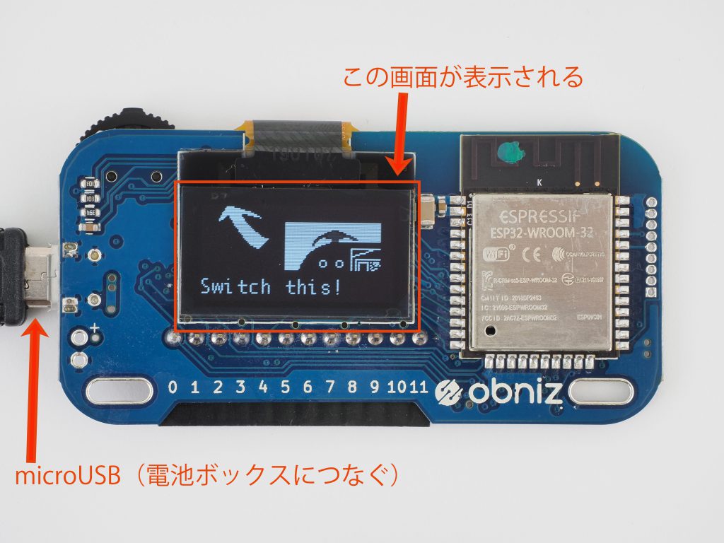 obniz Boardを電池ボックスにつないで、電源をオンにする